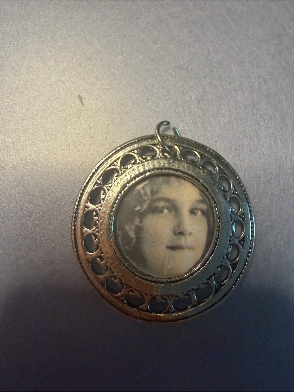 Vintage-Style Silver Photo Locket Pendant - Silver